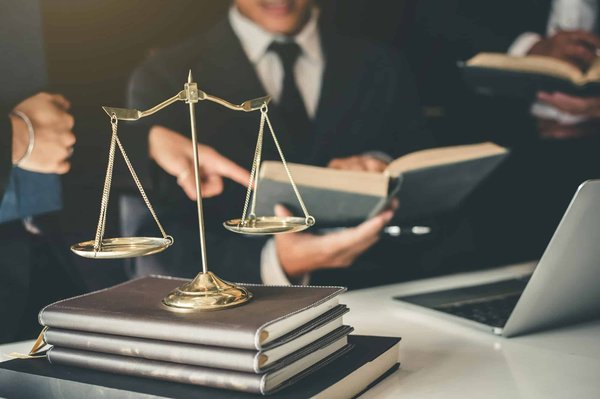 Avocat en pacte d'associé : quand sollicité ses services ?